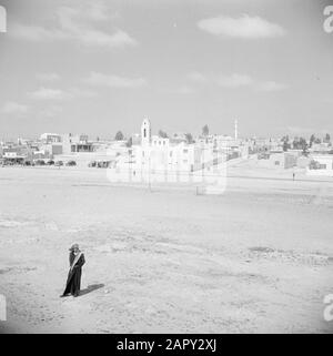 Moyen-Orient 1950-1955 : train de Amman à Damas vue du village de Zarka en Jordanie Date : 1950 lieu : Jordanie, Zarka mots clés : Panorama, villes Banque D'Images