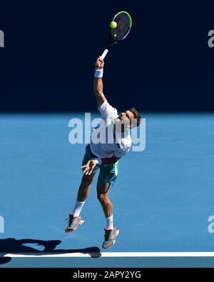 Melbourne, Australie. 25 janvier 2020. Vingt-septième graine PABLO CARRENO BUSTA (ESP) en action contre la 1ère graine RAFAEL NADAL (ESP) sur Rod laver Arena dans un match De 3ème tour Des Hommes Le 6 jour de l'Open d'Australie 2020 à Melbourne, en Australie. Sydney Low/Cal Sport Media/Alay Live News Banque D'Images