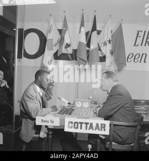 Tournoi International De Brouillons À Amsterdam Date: 2 Janvier 1962 Lieu: Amsterdam, Noord-Holland Mots Clés: Damtournoien Banque D'Images