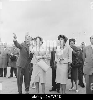 Princesses Irene en Margriet au Suriname et aux Antilles Date: 2 juillet 1962 lieu: Antilles néerlandaises mots clés: PRINSESSEN Nom personnel: Irene, princesse, Margriet, princesse Banque D'Images