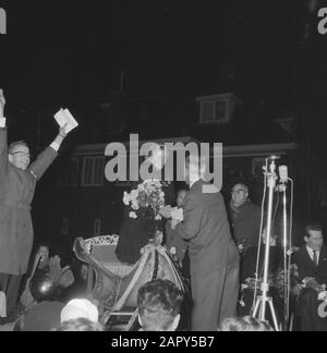 Sjoukje Dijkstra de retour aux Pays-Bas à Schiphol Date : 20 mars 1962 lieu : Noord-Holland, Schiphol Nom De La Personne : Dijkstra, Sjoukje Banque D'Images