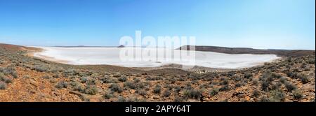 Vue panoramique sur la lagune de l'île, un vaste lac de sel pittoresque près De Pimba, Australie méridionale, Australie Banque D'Images