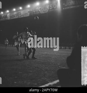 Reims contre Feijenoord. Coupe D'Europe. Moment Du Jeu Date: 7 Février 1963 Lieu: France, Reims Mots Clés: Sport, Football Institution Nom: Europa Cup, Feyenoord Banque D'Images