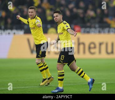 Dortmund, Allemagne. 24 janvier 2020. FIRO: 24.01.2020, football, 1.Bundesliga, saison 2019/2020, BVB, Borussia Dortmund - 1.FC Cologne 5: 1 jubilation GUERREIRO, BVB droite avec REUS | usage dans le monde crédit: DPA/Alay Live News Banque D'Images