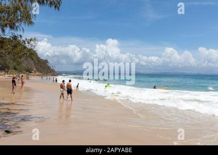 Byron Bay Australie les gens apprécient leurs vacances d'été sur la plage de wategos à Byron, Nouvelle-Galles du Sud, Australie Banque D'Images