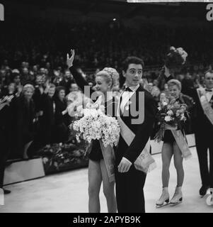 Championnat Du Monde De Patinage Artistique 1964 À Dortmund Marika Kilius Et Hans-Jürgen Bäumler Date : 29 Février 1964 Lieu : Dortmund Mots Clés : Patinage Artistique Nom Personnel : Bäumler, Hans-Jürgen, Kilius, Marika Banque D'Images