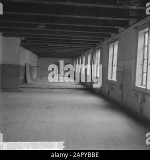 L'ancien orphelinat civil d'Amsterdam est en train d'être restauré L'Un des grands halls où les orphelins dormirent Date: 5 mars 1964 lieu: Amsterdam, Noord-Holland mots clés: Dortoirs , orphelinats Nom de l'institution: Burgerorphanage Banque D'Images