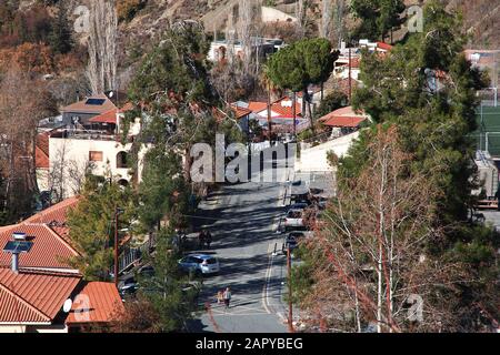 La rue dans le village de Kakopetria, Chypre Banque D'Images