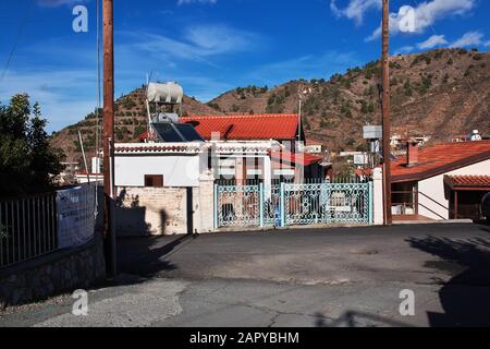 Kakopetria/Chypre - 06 janvier 2016 : village de Kakopetria dans les montagnes de Chypre Banque D'Images