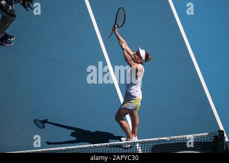Melbourne, Australie. 25 janvier 2020. Simona Halep, de Roumanie, célèbre après le troisième match rond des femmes célibataires contre Yulia Putintseva, du Kazakhstan, lors du tournoi de tennis Open d'Australie de 2020 à Melbourne, en Australie, le 25 janvier 2020. Crédit: Bai Xuefei/Xinhua/Alay Live News Banque D'Images