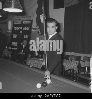 Cadre d'ancrage européen de championnat 47/1 à Apeldoorn, Anguilera aan stoot (Portugal) Date: 14 mars 1965 lieu: Apeldoorn, Gueldre mots clés: Billard, sport Nom De La Personne: Anguilera Banque D'Images