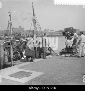 Enregistrements de films pour l'opération Rankfilm Amsterdam in IJmuiden, v.l.n.r.: Peter Knox, Peter Finch, Tony Britton Annotation: Le film a été créé le 12 janvier 1959 à Londres Date: 8 juillet 1958 lieu: IJmuiden mots clés: Acteurs, films, stars de cinéma, enregistrements Nom personnel: Britton Tony, Finch Peter, Peter Knox Banque D'Images