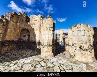 Les célèbres ruines de la cathédrale de Ninotsminda et le monastère de Kakheti, Géorgie Banque D'Images