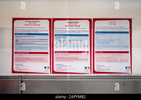 25-1-2020, Aéroport Charles De Gaulle, Roissy. Ensemble de 3 conseils publics pour le risque d'infection du coronavirus, français, anglais et chinois. Banque D'Images