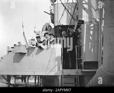 Kortenaer quitte Den Helder Date: 3 avril 1948 mots clés: Ships Nom de l'institution: HM Kortenaer Banque D'Images