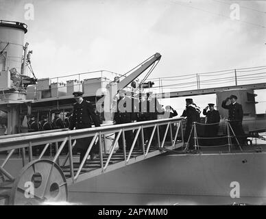 Kortenaer quitte Den Helder Date: 3 avril 1948 mots clés: Ships Nom de l'institution: HM Kortenaer Banque D'Images