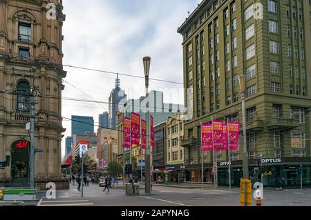 Melbourne, Australie - 17 avril 2017 : rue Bourke dans le quartier des affaires de Melbourne Banque D'Images