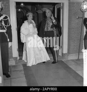 Dîner Diplomatique À Huis Ten Bosch, Ambassadeur D'Anglais, Sir Andrew Noble [Andrew Napier Noble (1904-1987)] Et Femme Date : 25 Janvier 1961 Mots Clés : Ambassadeurs Nom Personnel : Noble, Andrew Banque D'Images