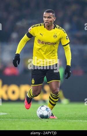 Manuel Akanji (Borussia Dortmund). GES/Fußball/1. Bundesliga: Borussia Dortmund - FC Cologne, 24.01.2020 - Football/Football 1ère Division: Borussia Dortmund vs FC Cologne, Dortmund, Jan 24, 2020 - la réglementation DFL interdit toute utilisation de photographies comme séquences d'images et/ou quasi-vidéo. | utilisation dans le monde entier Banque D'Images