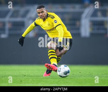 Manuel Akanji (Borussia Dortmund). GES/Fußball/1. Bundesliga: Borussia Dortmund - FC Cologne, 24.01.2020 - Football/Football 1ère Division: Borussia Dortmund vs FC Cologne, Dortmund, Jan 24, 2020 - la réglementation DFL interdit toute utilisation de photographies comme séquences d'images et/ou quasi-vidéo. | utilisation dans le monde entier Banque D'Images