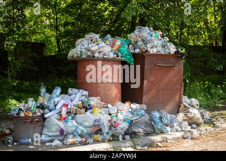 Tchernobyl, Ukraine, 20 Mai 2019. Poubelles débordantes et piles de déchets Banque D'Images