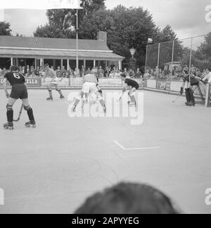 Rolhockey Pays-Bas contre Belgique 3-0. Moment du jeu Date: 23 juillet 1961 lieu: La Haye mots clés: Rolhockey Banque D'Images