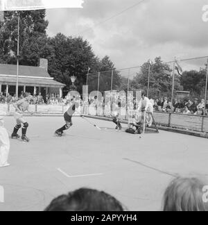 Rolhockey Pays-Bas contre Belgique 3-0. Moment du jeu Date: 23 juillet 1961 lieu: La Haye mots clés: Rolhockey Banque D'Images