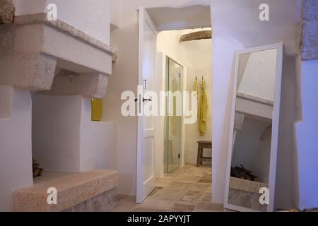 Belle chambre d'hôtel à Borgo Canonica près de Cisternino, Apulia Banque D'Images