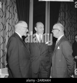 Jubilee Congress 50 anniversaire Bond Municipalities une réunion confortable Maire Vam Walsum, Ministre Toxopus et Maire Kolfschoten de Date: 5 juin 1962 Nom personnel: Jubilee Congress , Toxopus, Edzo Banque D'Images