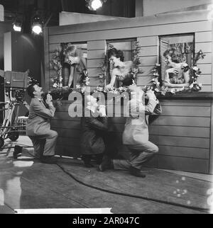 TV Wama show de Wamas en Rene van Vooren Date: 11 juin 1962 Nom personnel: Vooren, René van Nom institutionnel: WAMA Show Banque D'Images