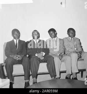Fils du président Tubman passant de l.n.n. J. H. Tubman, W.E. Tubman et E.A. Tubman (neveu) Date: 24 juillet 1962 mots clés: Fils, présidents Nom personnel: E.A. Tubman, J.H. Tubman, Tubman, Tubman, Tubman, Tubman, Tubman, Tubman, Tubman, Tubman, Tubman, Tubman, Tubman, Tubman, William, W.e. Tubman Banque D'Images