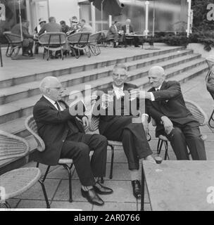 Trois hommes d'Aldermen ont dit au revoir, Steinmetz, Van t Hull e In t Veld Date: 3 septembre 1962 mots clés: Feeders, ALDERS Nom du personnage: Hull van T., In T. Veld Banque D'Images