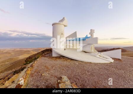 Arad, Israël - 19 janvier 2020: Vue au coucher du soleil sur le point de vue de Moab et la mer Morte, à Arad, dans le sud d'Israël Banque D'Images