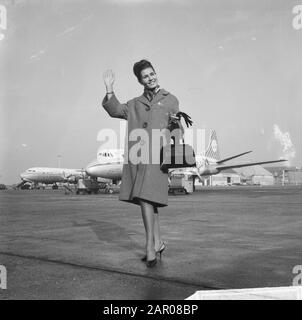 Rina Lodders à Londres pour les élections Miss monde Date: 1 novembre 1962 lieu: Schiphol mots clés: Concours de beauté, aéroports Nom personnel: Lodders, Rina Banque D'Images