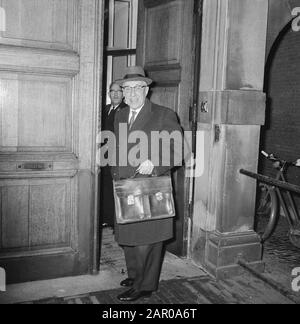 Réunion du cabinet lors d'une session extraordinaire concernant la CEE, Premier ministre de Quay Date: 30 janvier 1963 lieu: La Haye, Zuid-Holland mots clés: Cabinet Nom de l'institution: CEE Banque D'Images