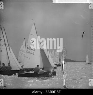 Championnat d'Europe Vaurienklasse à l'Alkmaarder Plassen. En premier plan les frères néerlandais Swart Date: 16 juillet 1963 mots clés: CHAMPONIES Banque D'Images