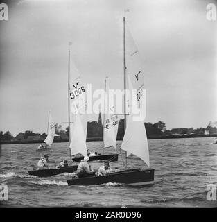 Championnat d'Europe Vaurienklasse à l'Alkmaarder Plassen. En premier plan les frères néerlandais Swart Date: 16 juillet 1963 mots clés: CHAMPONIES Banque D'Images