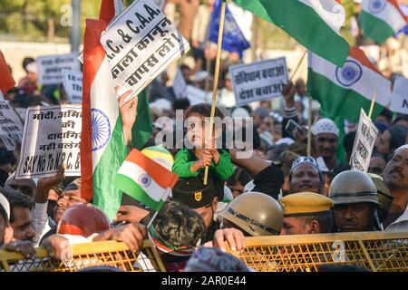 Ajmer, Inde. 24 janvier 2020. Les Indiens protestent contre la Loi modifiant la citoyenneté, également connue sous le nom de CAA et de CNRC. Le projet de loi sur la citoyenneté (amendement) et le Registre national des protestations Des Citoyens, ou les protestations DE L'ACR et du CNRC, sont une série de manifestations en cours en Inde. Les manifestations ont commencé à Assam, Delhi, Meghalaya, Arunachal Pradesh et Tripura. (Photo De Shaukat Ahmed/Pacific Press) Crédit: Pacific Press Agency/Alay Live News Banque D'Images