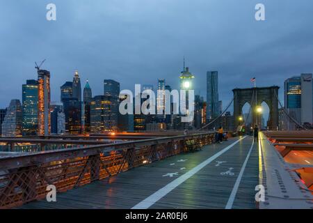 Pont de Brooklyn en début de matinée Banque D'Images