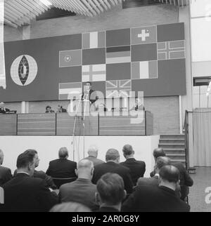 Le symposium sur l'alimentation a été ouvert à la RAI par le Président du Ministre, M. V. G. Marijnen. Ministre Biesheuvel Au Cours Du Mot Date: 11 Novembre 1963 Lieu: Amsterdam, Noord-Holland Mots Clés: Ministre-Président Nom De Personne: Biesheuvel, Barend, Marijnen, Victor Banque D'Images