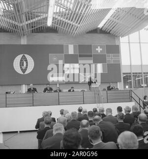 Le symposium sur l'alimentation a été ouvert à la RAI par le Président du Ministre, M. V. G. Marijnen. Aperçu Date: 11 novembre 1963 lieu: Amsterdam, Noord-Holland mots clés: Ministre-président, aperçus Nom personnel: Marijnen, Victor Banque D'Images
