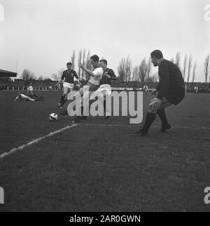 Elinkwijk vs. DHC 1-4. Moment du jeu Date : 24 novembre 1963 mots clés : sport, football Banque D'Images