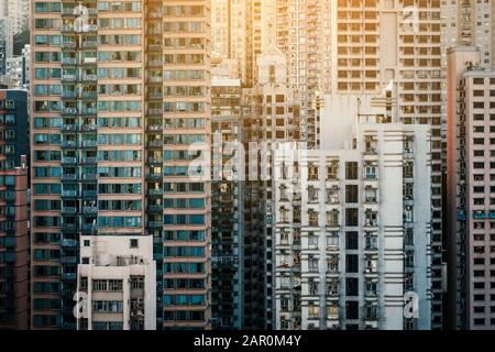 Bâtiments de skysraper et horizon de la ville de Hong Kong - immobilier résidentiel Banque D'Images