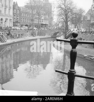 Utrecht cityscapes incluant Dom, Oude Gracht, ville intérieure Date : 15 mars 1964 lieu : Utrecht mots clés : townscapes Nom personnel : Dom Banque D'Images