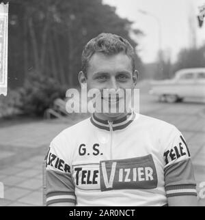 Équipe de cyclisme néerlandaise présentée au Tour de France 1964, (kop) Henk Nijdam Date : 23 mars 1964 mots clés : équipes de cyclisme Nom personnel : Nijdam, Henk Banque D'Images