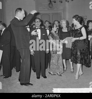 Le ministre des Affaires étrangères Lun a offert son dîner de contrepartie au Kurhaus de Scheveningen pour dîner le ministre Lun, dr. Soebandirio Date: 1 avril 1964 lieu: Scheveningen, South-Holland mots clés: Diners Nom personnel: LUN, J.A.M.H., Luns, Joseph, Soebandirio Banque D'Images