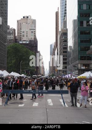 New York, États-Unis - 1 juin 2019 : salon de rue sur la 6ème Avenue à Manhattan. Banque D'Images
