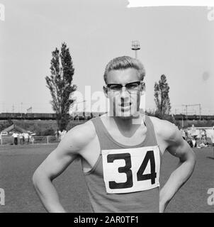 Compétitions internationales d'athlétisme, Evers (tête) (saut long) Date : 31 mai 1964 mots clés : poing, compétitions d'athlétisme Nom De La Personne : Evers Banque D'Images