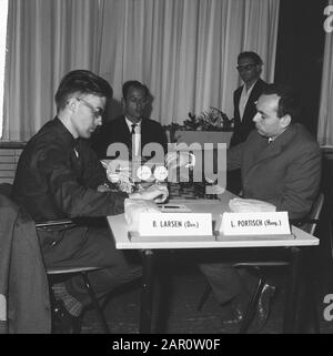 Tournoi d'échecs interzone dans le GAK, Larsen (Danemark) vs. L. Portisch (Hongrie) Date : 8 juin 1964 mots clés : CHESKNOUNIES Nom personnel : PorTIC, Lajos Nom de l'institution : GAK Banque D'Images