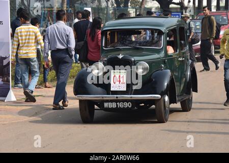 1937 Austin Ten voiture avec moteur 4 cylindres 10 ch. Inde WBB 1690. Banque D'Images